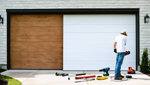 découvrez comment remplacer facilement une porte de garage en bois par une porte sectionnelle moderne et pratique grâce à notre guide étape par étape.