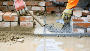 découvrez les différences entre mortier et béton pour choisir le matériau idéal pour vos travaux de maçonnerie à la maison et garantir la solidité de vos constructions.