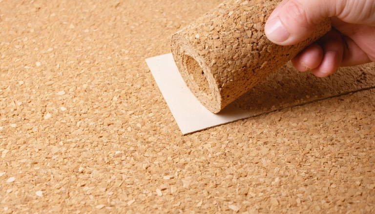 découvrez si l'isolation en liège peut être collée efficacement sur un support rugueux, avec nos conseils et méthodes adaptées pour une pose durable.