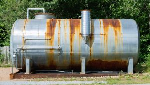 découvrez si transformer une cuve à fioul en citerne de récupération d'eau est possible, les étapes à suivre et les précautions à prendre pour un projet sûr et écologique.